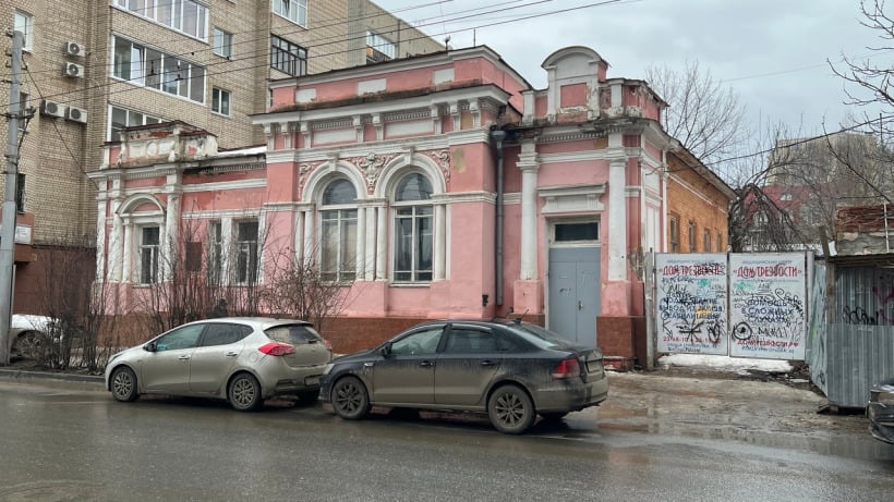 Градозащитник: Мэрия Саратова не желает передавать инвесторам разрушающийся Дом трезвости и не может его содержать